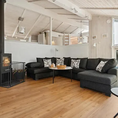 Holiday home Gorgeous In Nexo With Kitchen