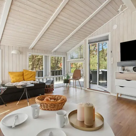 Holiday home Gorgeous In Nexo With Kitchen Vester Somarken